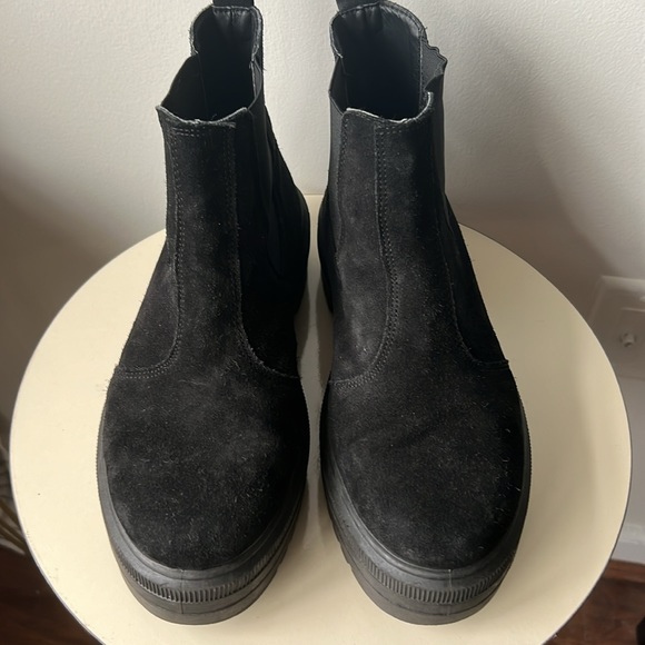Urban Outfitters Black Suede Chelsea Platform Boots 39 - Picture 2 of 4